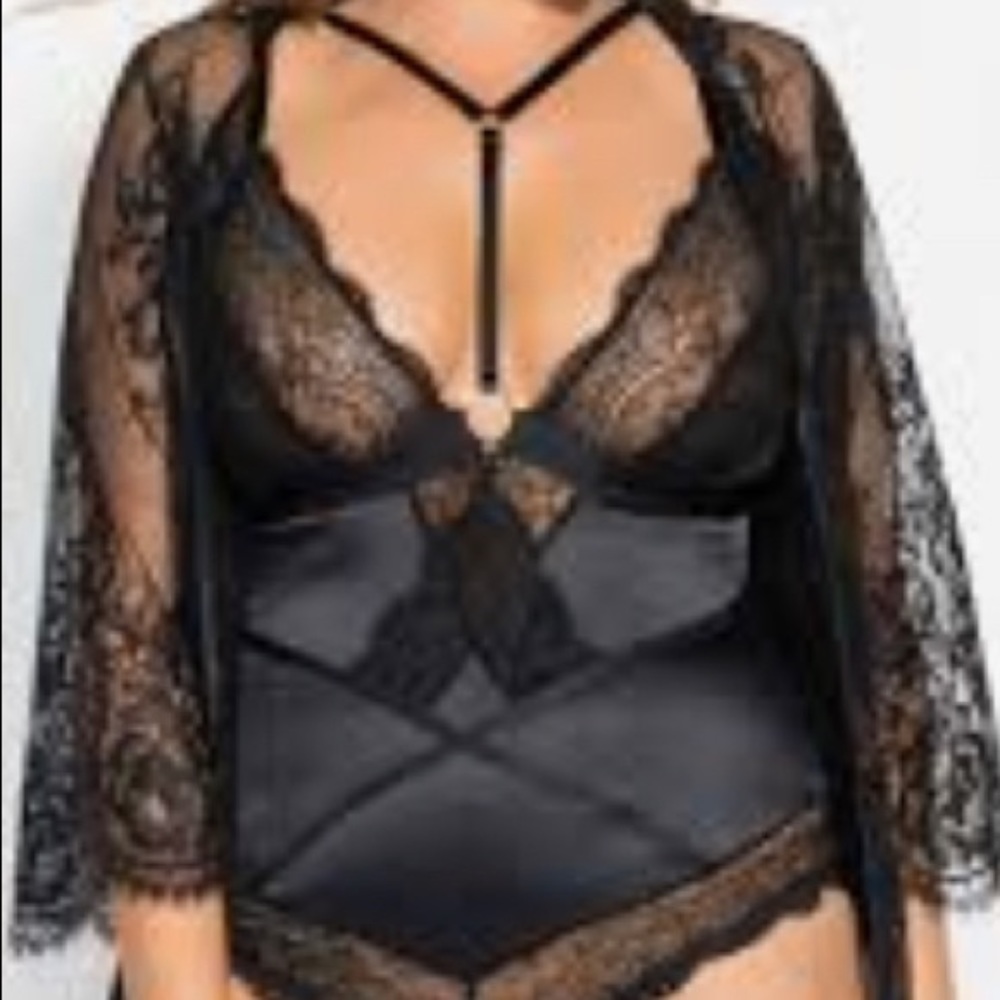 Plus boudoir lace robe.  City Chic XXL which is a US 22-24.